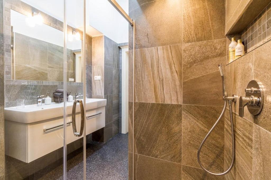 Stylish Apartment 5 Minutes Walk From City Center Прага Экстерьер фото