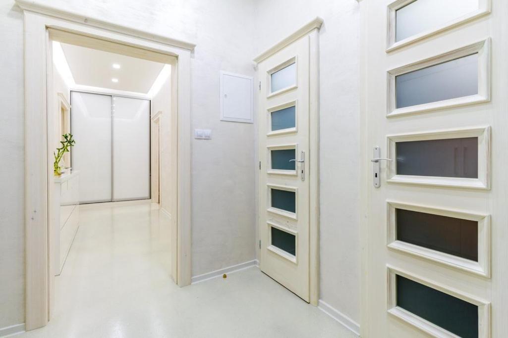 Stylish Apartment 5 Minutes Walk From City Center Прага Экстерьер фото