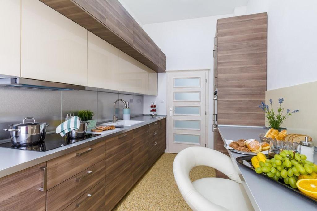Stylish Apartment 5 Minutes Walk From City Center Прага Экстерьер фото