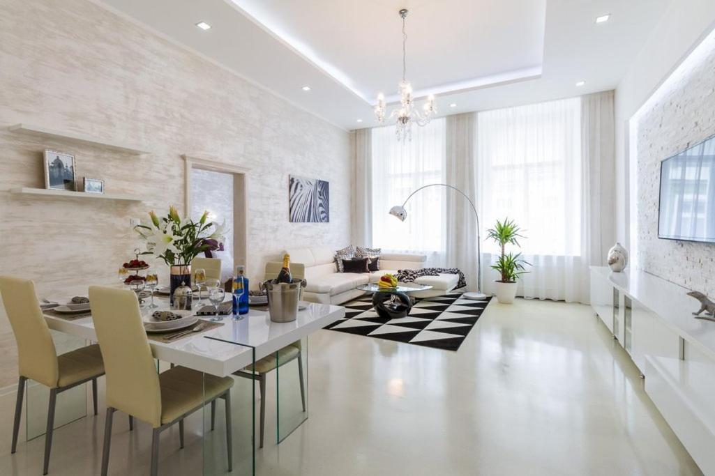 Stylish Apartment 5 Minutes Walk From City Center Прага Экстерьер фото