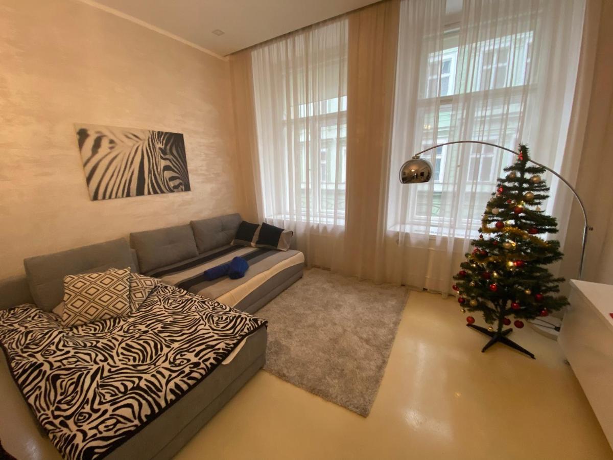 Stylish Apartment 5 Minutes Walk From City Center Прага Экстерьер фото